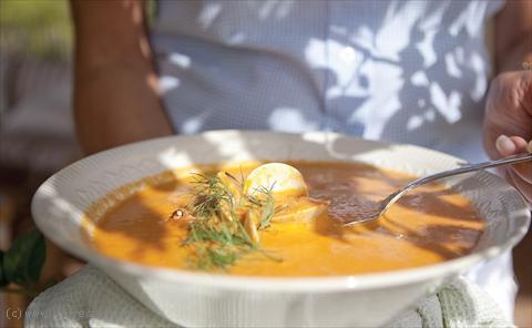 Lars krämiga fisksoppa Fisksoppa med grönsaker, aïoli och parmesan